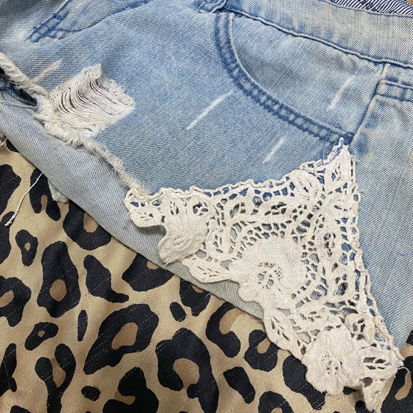 Element Lace Short Shorts - Picture 3 of 3